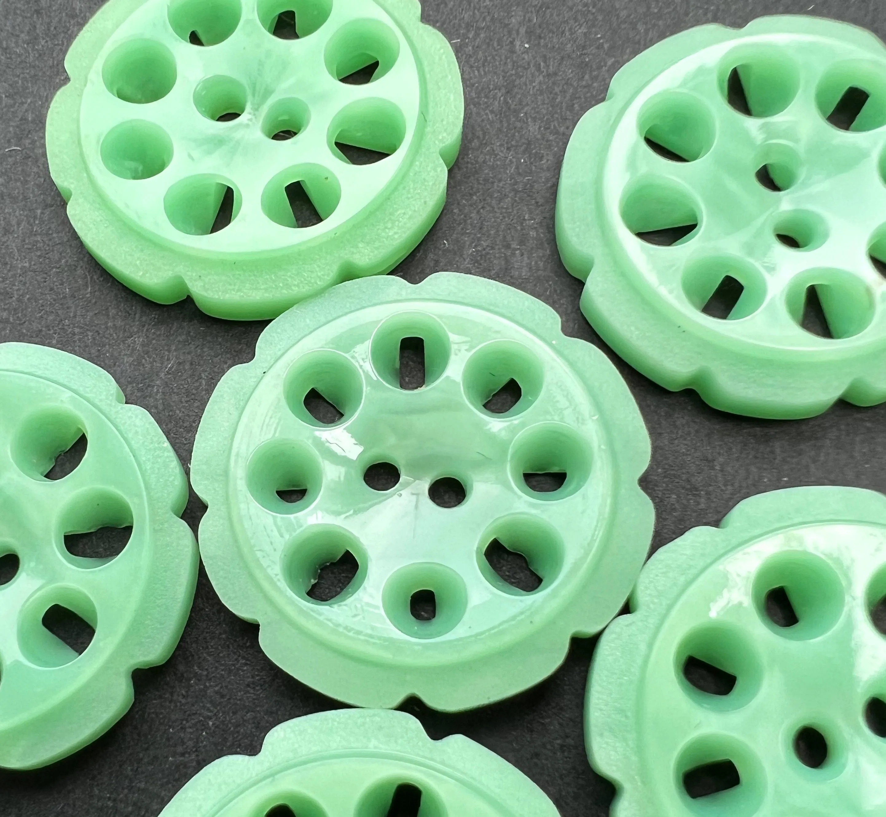 Cool Peppermint Green 2.2cm Vintage French Buttons - 6 or 24