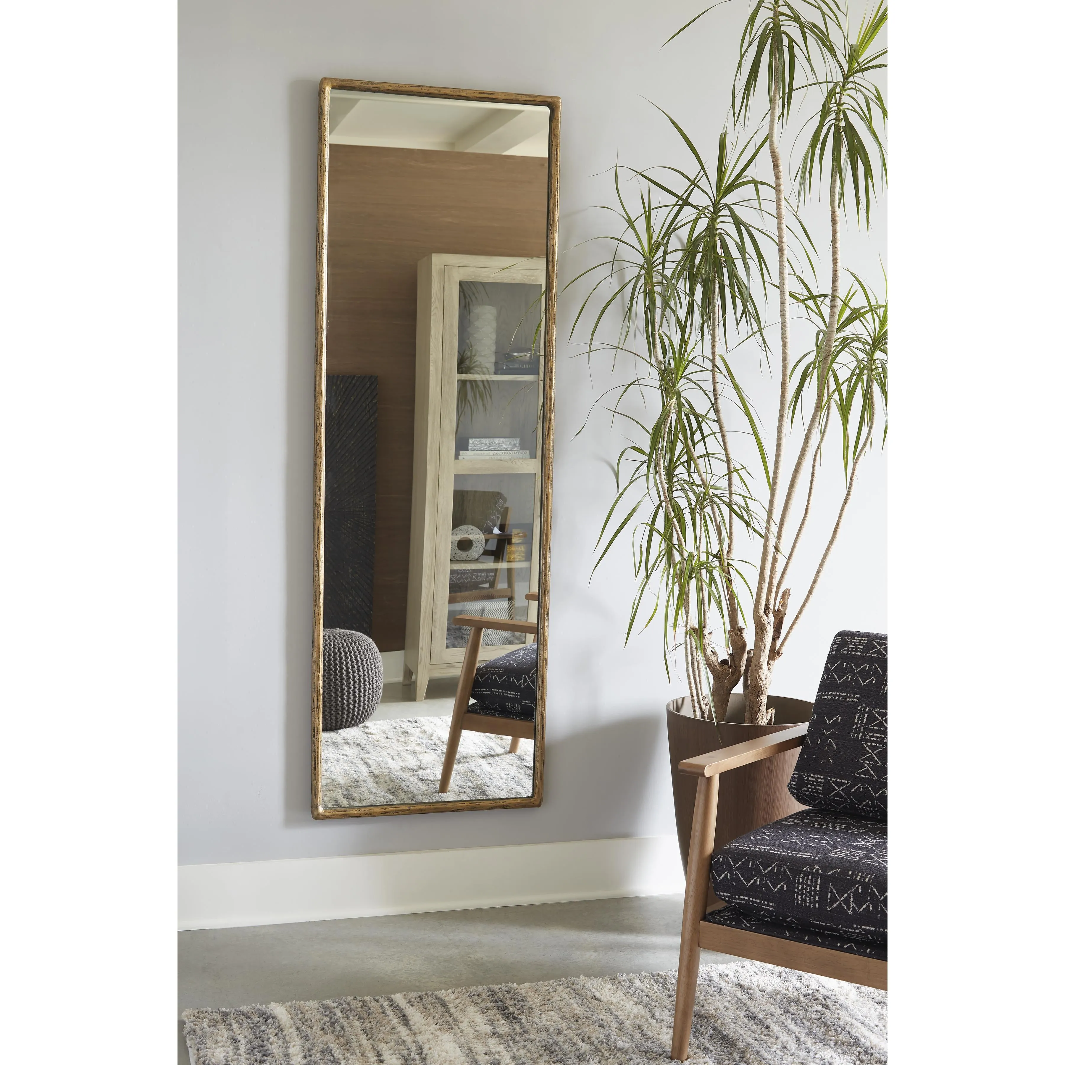 Signature Design by Ashley Ryandale Floorstanding Mirror A8010265