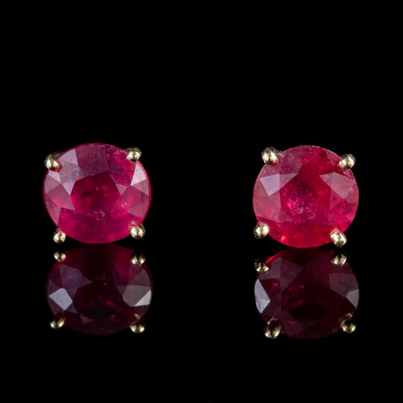 Vintage Ruby Stud Earrings 18Ct Gold 1.60Ct Of Ruby Circa 1950